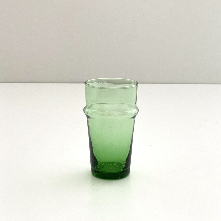 mundblæst glas i genbrugs glas grønt