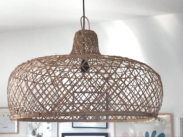 flettet bast loftslampe fra Bali