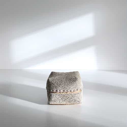 Bali perle æske med konkylier - beige H15 cm