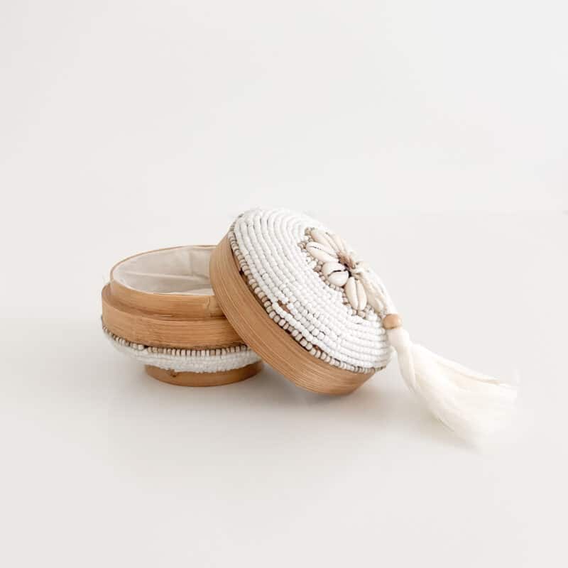 Bali perleæske rund mini bambus - Hvid m. beige striber og shells