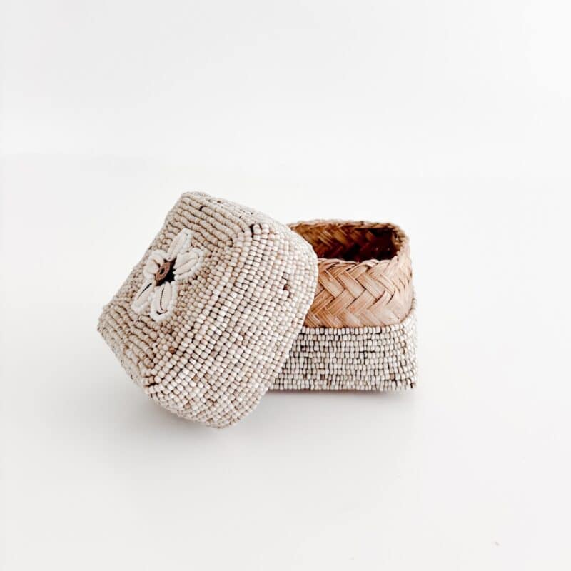 Bali perleæske square mini - beige m. hvide striber og shells