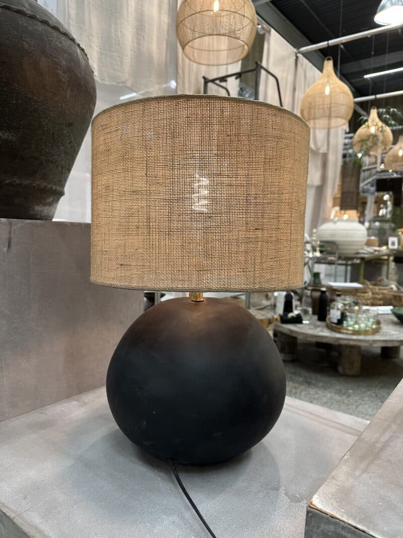 Bordlampe m. skærm - The globe - Mat sort 