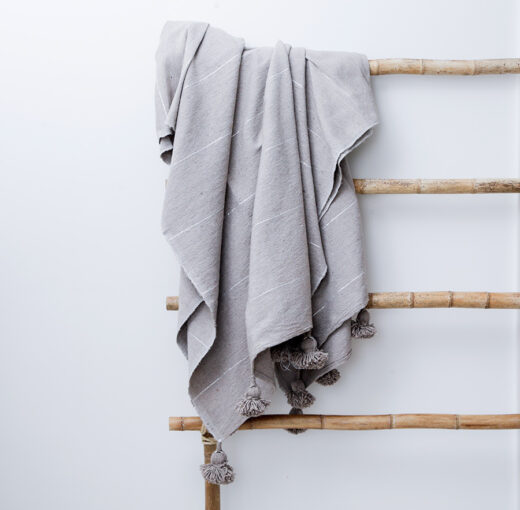 Sengetæppe pompom hør - L - sandfarvet beige